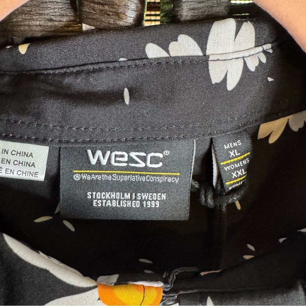 WESC Oden S/S Daisy shirt size XL/XXL NWT - Picture 3 of 4
